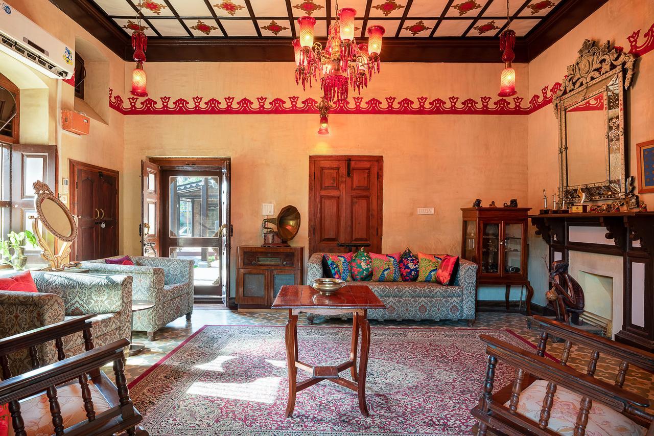 Chateau बहुत बड़ा घर *